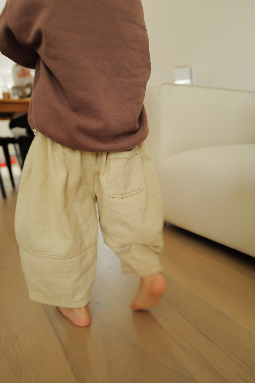 boy running wearing twill barrel pant from oori noa