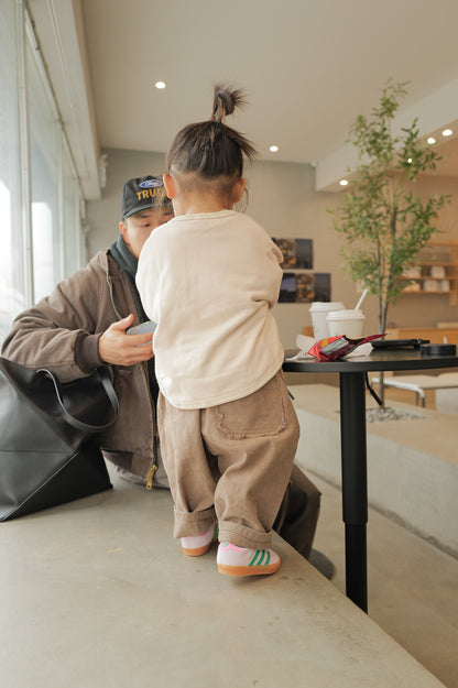 back_of_barrel_cotton_trousers_on_girl