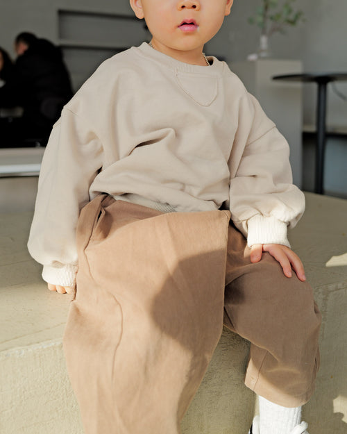 boy_in_baggy_crew_sweatshirt_beige