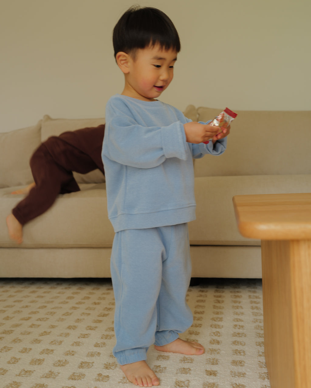 boy in everyday ribbed sweat set blue