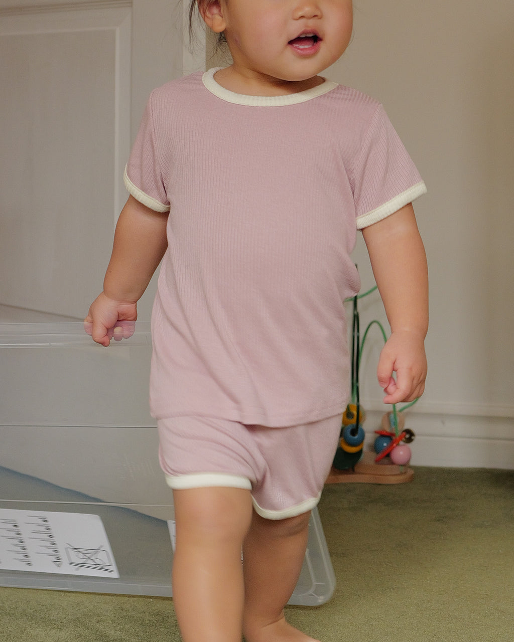 girl in summer ribbed set pink 2