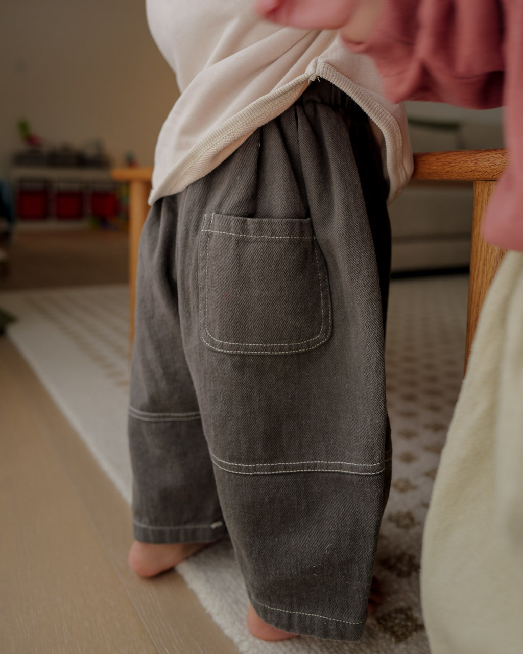 twill barrel pant gray back